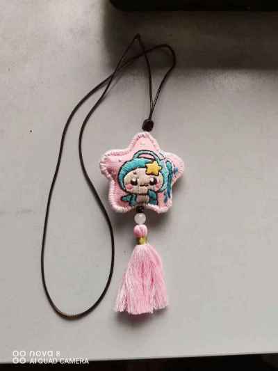 微光下的小瓶子